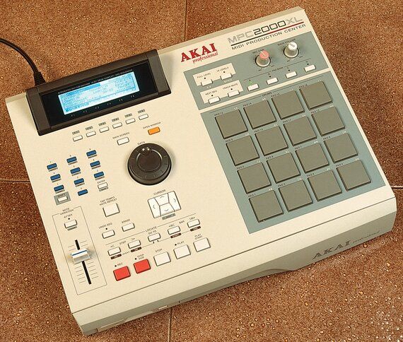 Akai MPC 2000XL